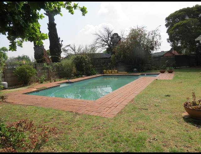 3 BEDROOM HOUSE FOR SALE IN GERMISTON CENTRAL